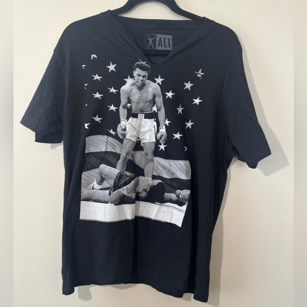 Muhammad Ali over Liston short sleeve graphic t-shirt women’s‎ L boxing V-neck